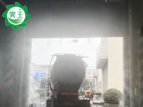 江蘇杭富環(huán)?？萍加邢薰?制磚車(chē)間門(mén)口及懸浮爐地倉(cāng)門(mén)口區(qū)域高壓噴霧降塵系統(tǒng) (3)